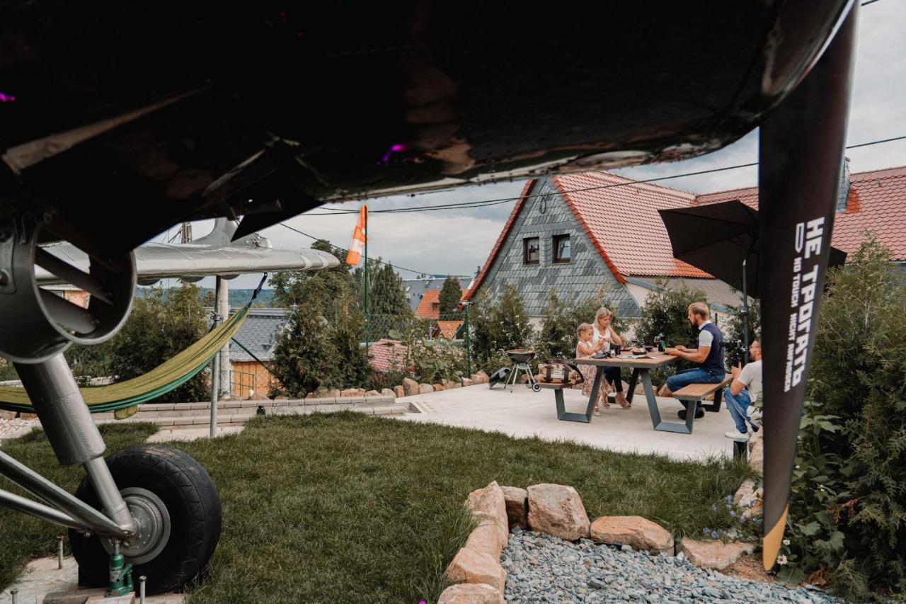 Antonov Im Garten - Flugzeug-ferienwohnung Botel